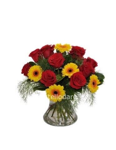 Bouquet di rose rosse e gerbere