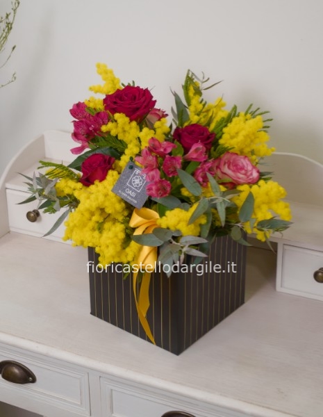 Flower Box Luna con fiori di stagione e mimosa